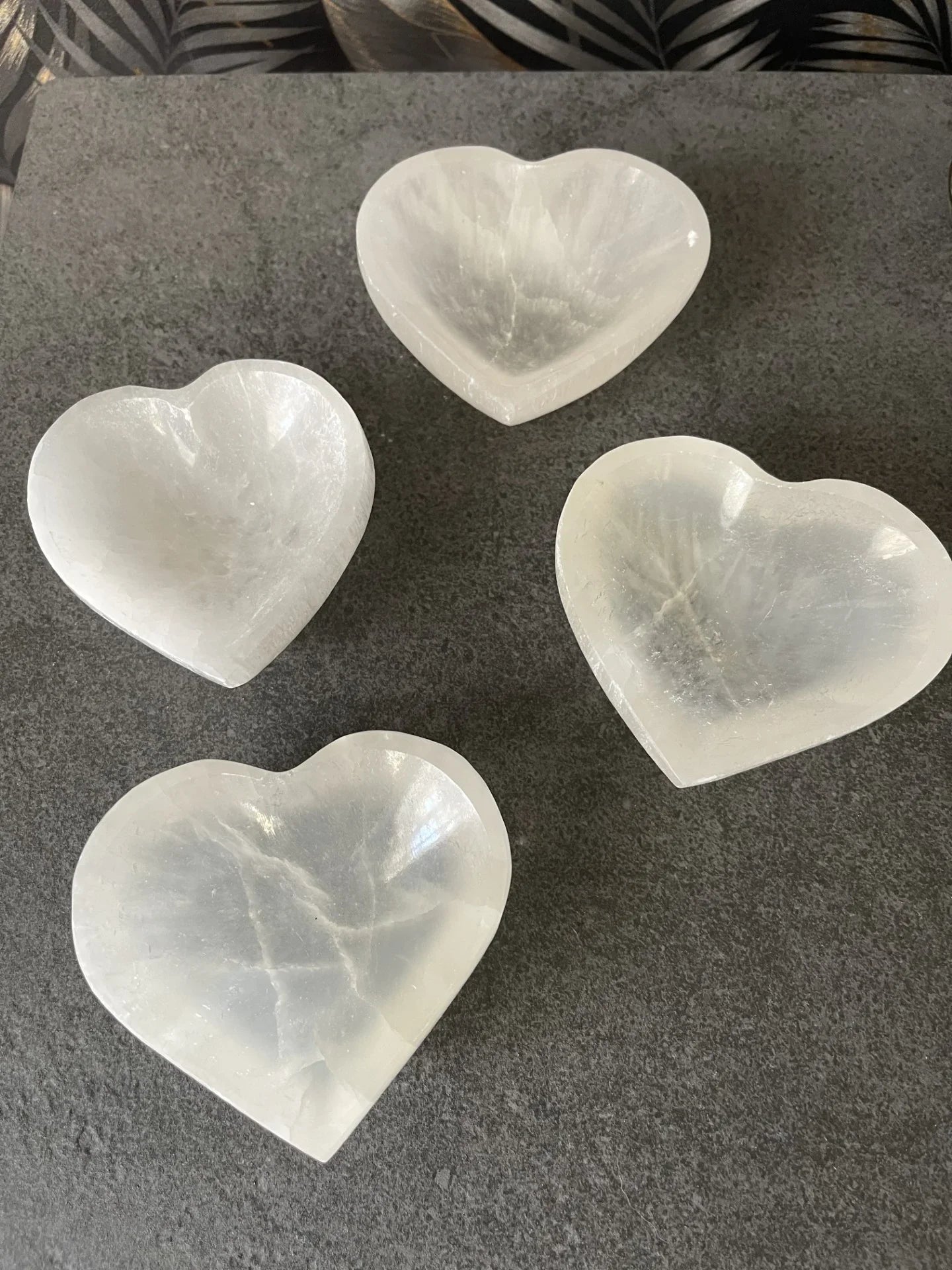 Bol Cœur en Sélénite avec chips de pierres